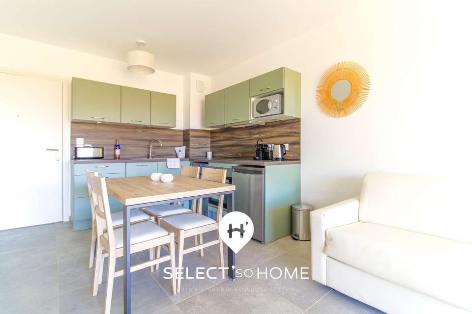 Kitchen or kitchenette, Dining area, dishwasher, oven, stove, toaster