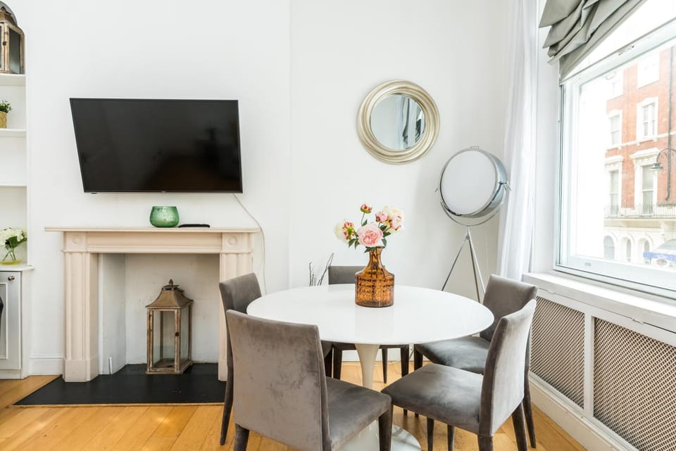 TV and multimedia, Living room, Dining area