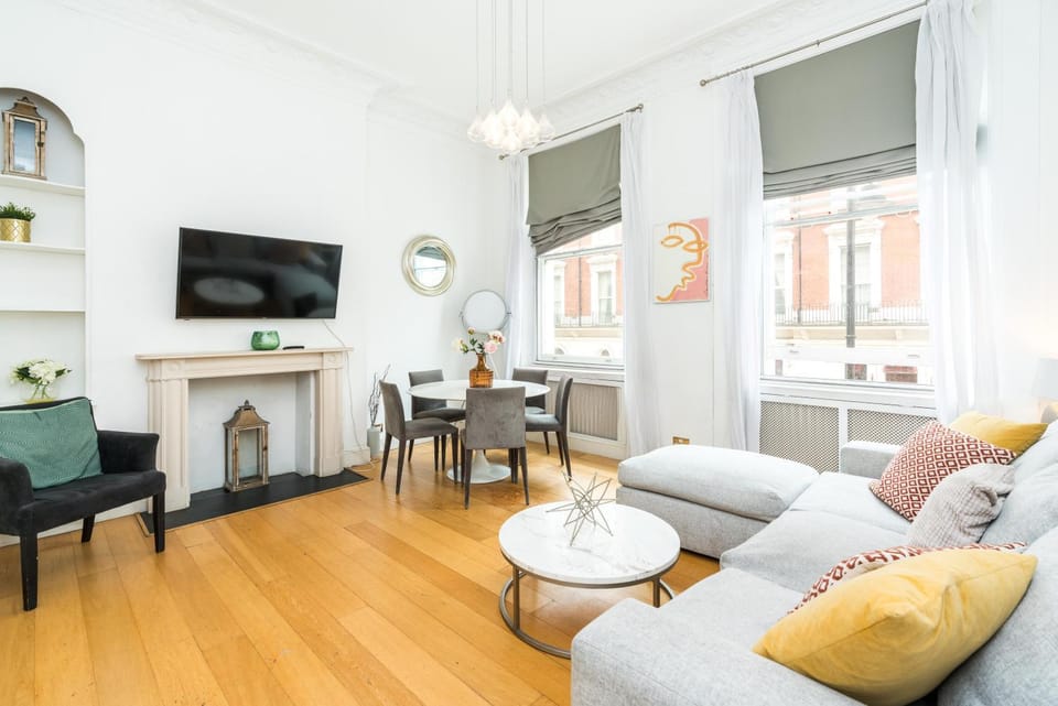 TV and multimedia, Living room, Dining area