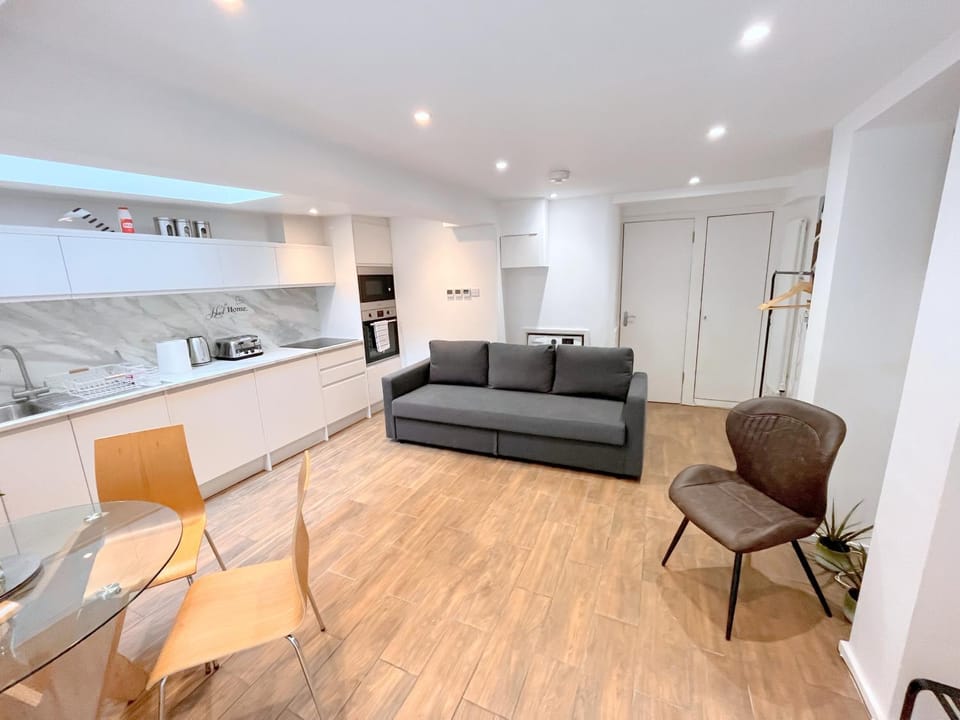 Kitchen or kitchenette, Living room