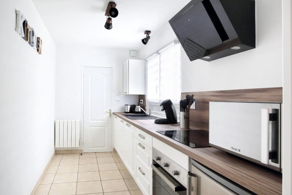 Kitchen or kitchenette, dishwasher, pet friendly, stove, toaster