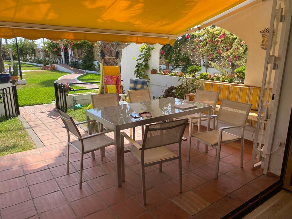 Patio, Day, Garden, View (from property/room), Living room, Seating area, Garden view