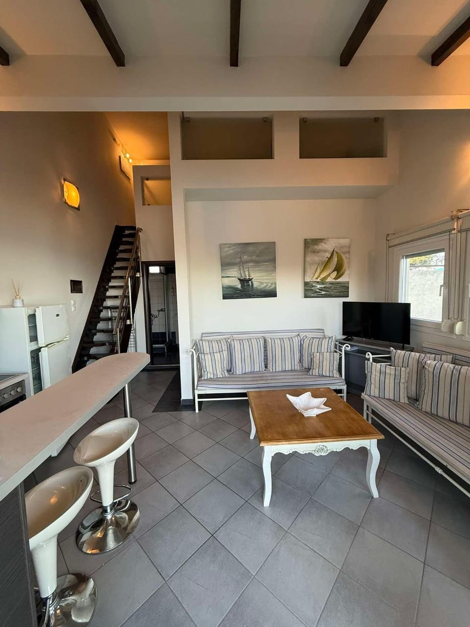 Kitchen or kitchenette, Living room