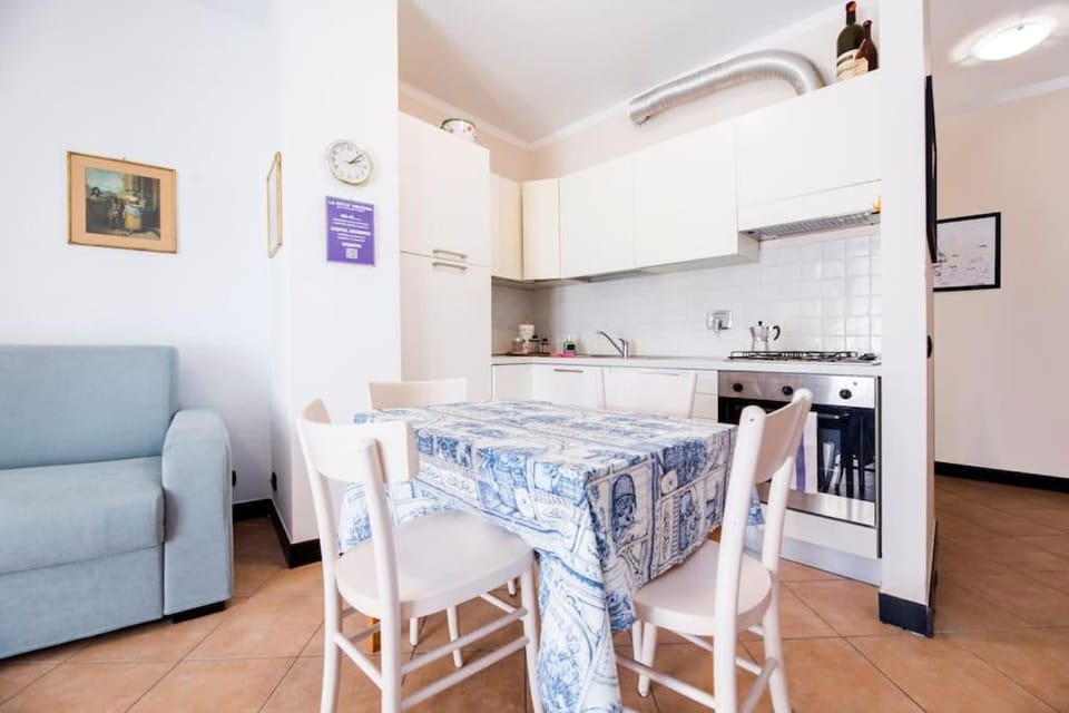 Kitchen or kitchenette, Living room, Seating area, Dining area, pet friendly, stove