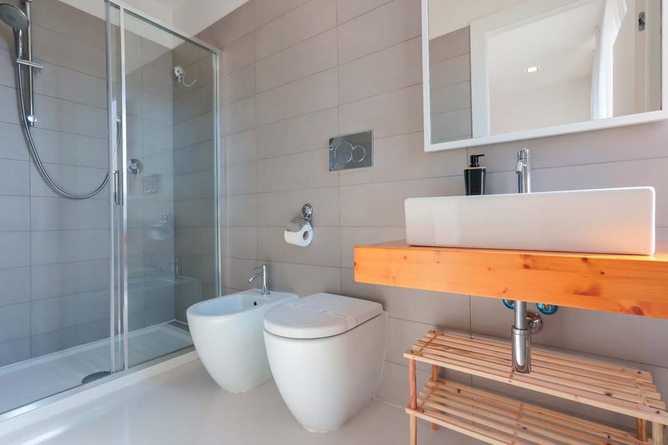 Shower, Toilet, Bathroom, hair dryier, towels