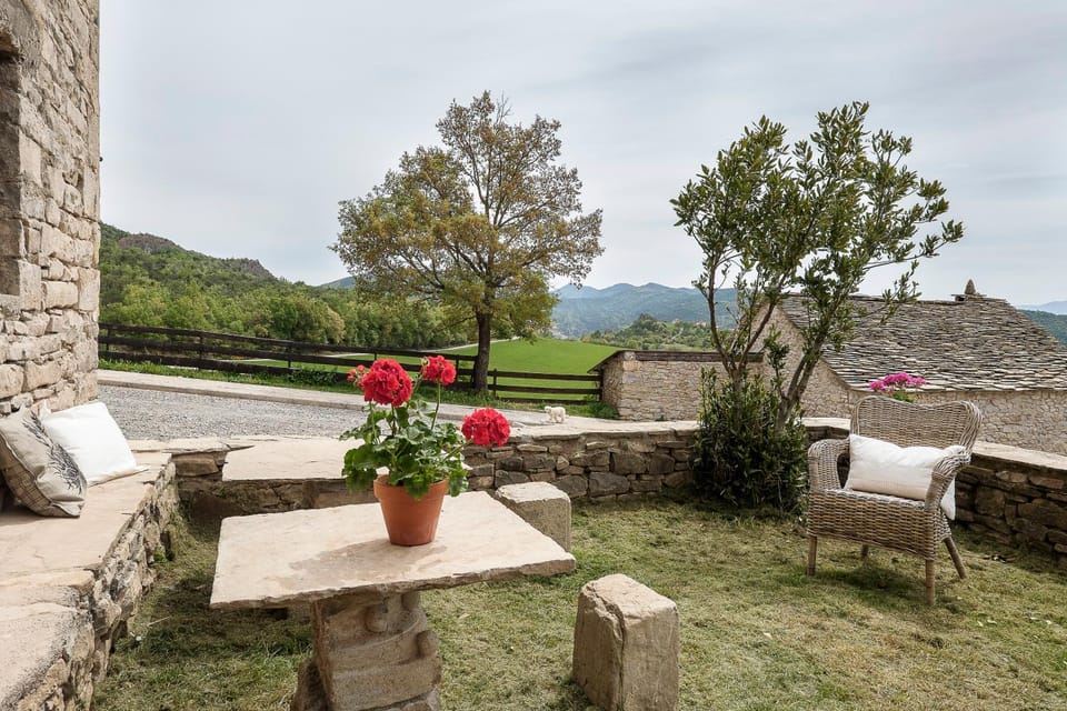 Patio, Day, Natural landscape, Garden, Seating area, Mountain view, Internal: Not applicable to any particular room