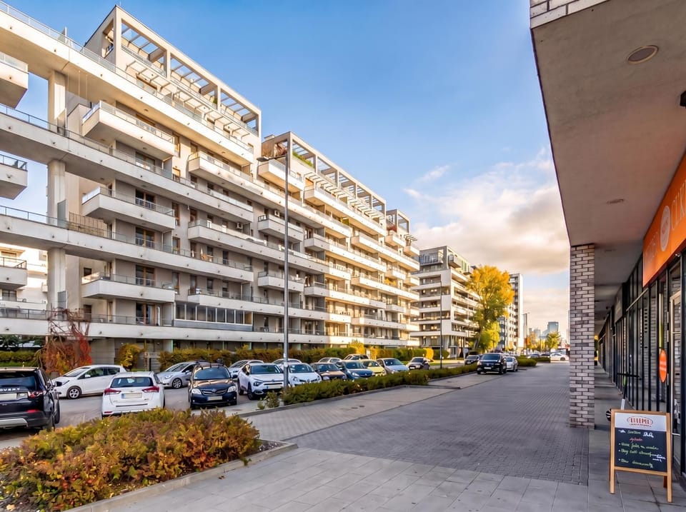 Property building, Day, Neighbourhood, Street view, Location