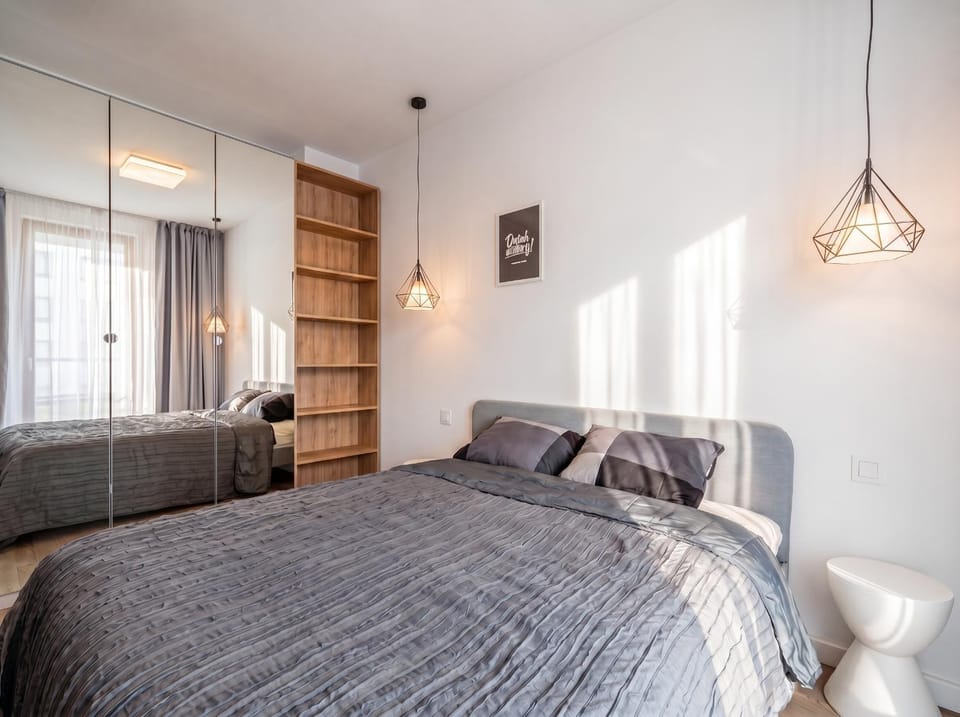 Bed, Photo of the whole room, Seating area, Bedroom