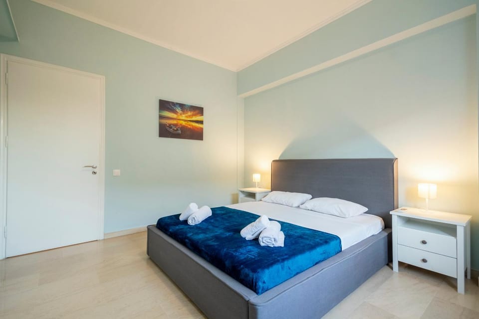 Bed, Bedroom, towels, wardrobe