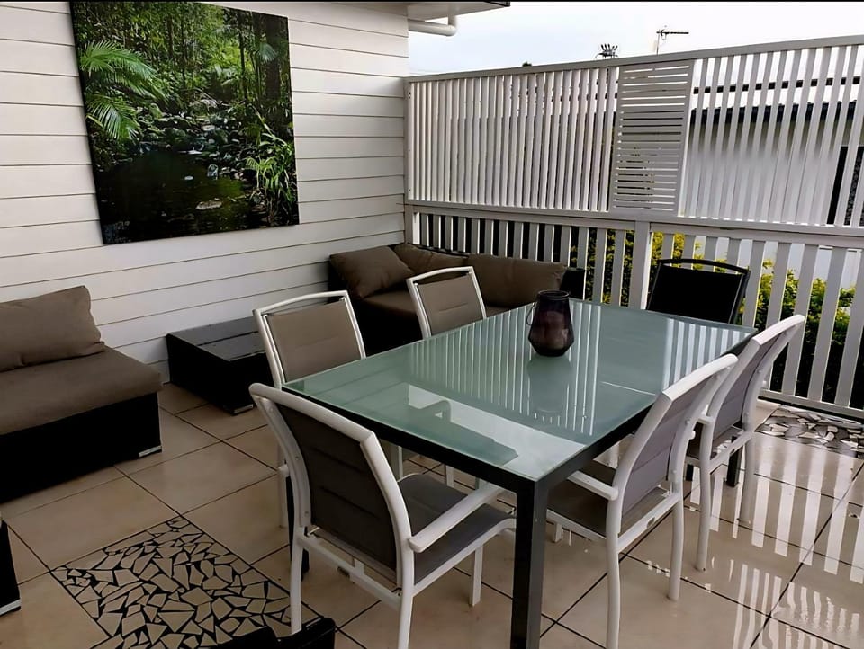 Patio, Dining area