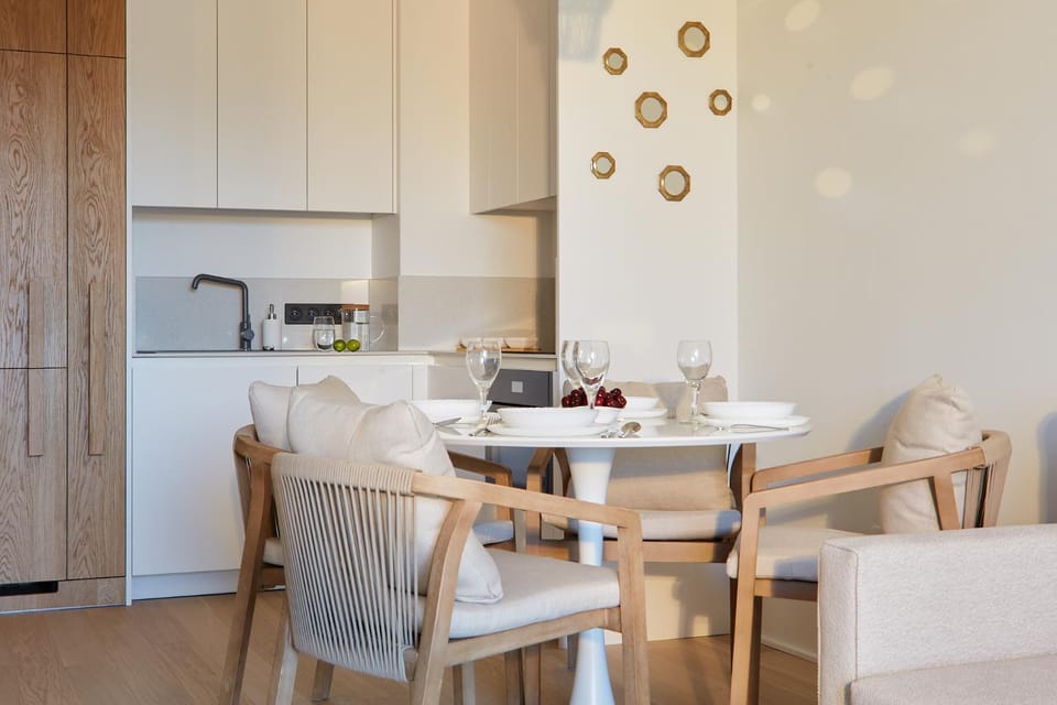 Kitchen or kitchenette, Dining area, oven, stove