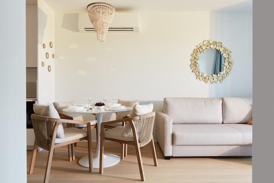 Living room, Seating area, Dining area, air conditioner