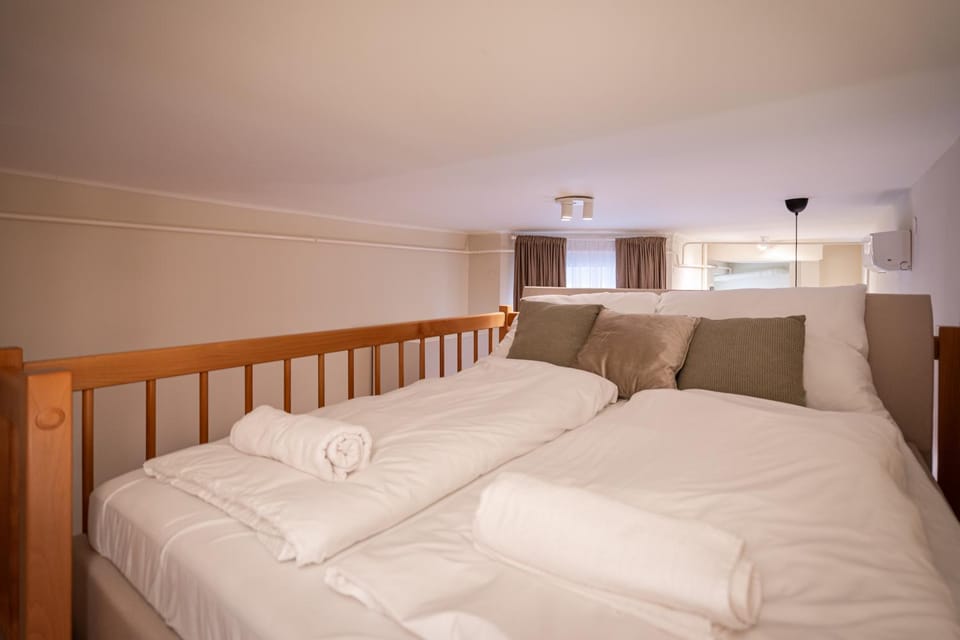 Bed, View (from property/room), Photo of the whole room, Bedroom, towels