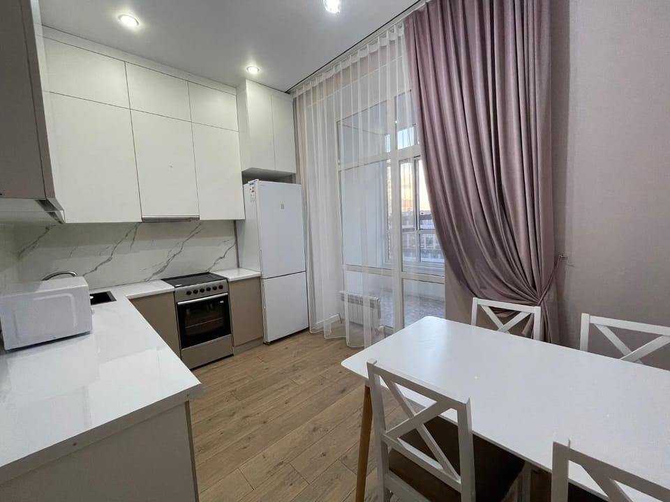Kitchen or kitchenette, Dining area, oven, stove