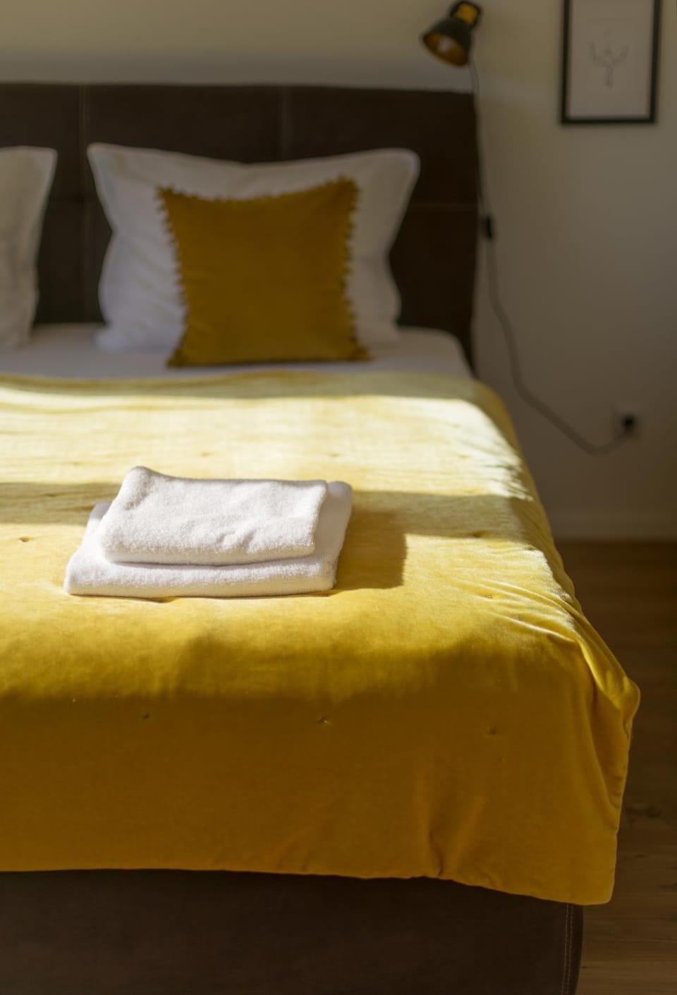 Bed, Photo of the whole room, Bedroom, towels