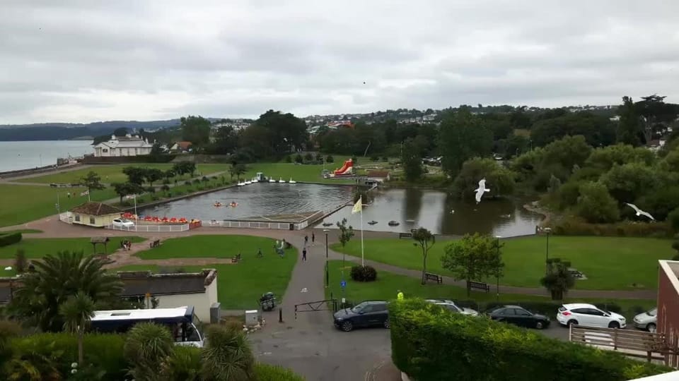 Property building, Lake view, Sea view, Location