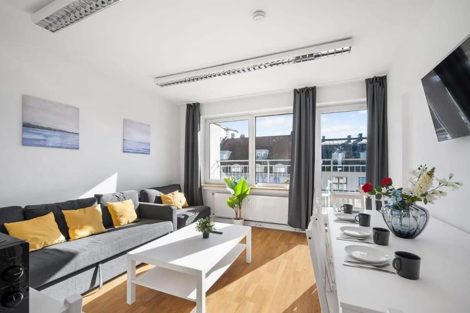 Munich Gem - 2 Bedroom Alpine View Tranquility Apartment in Munich