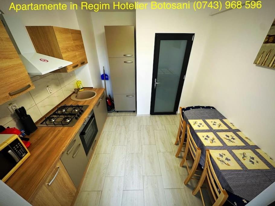 Kitchen or kitchenette, Dining area, minibar, pet friendly, stove, kitchen