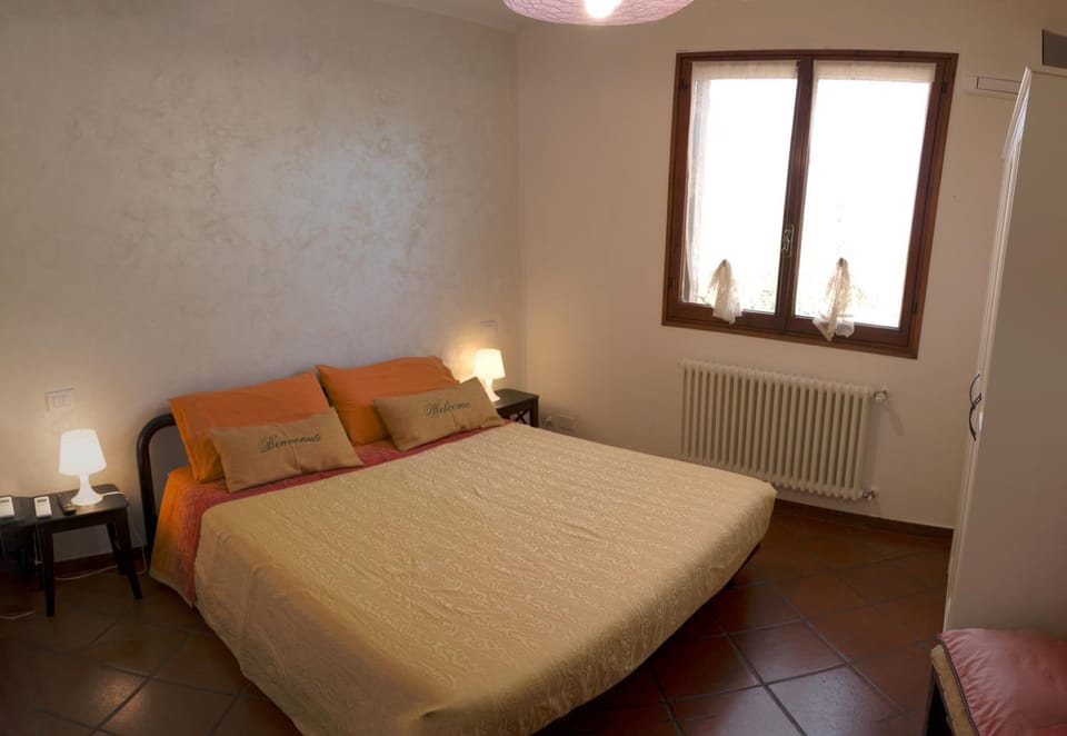 Bed, Photo of the whole room, Bedroom, internet