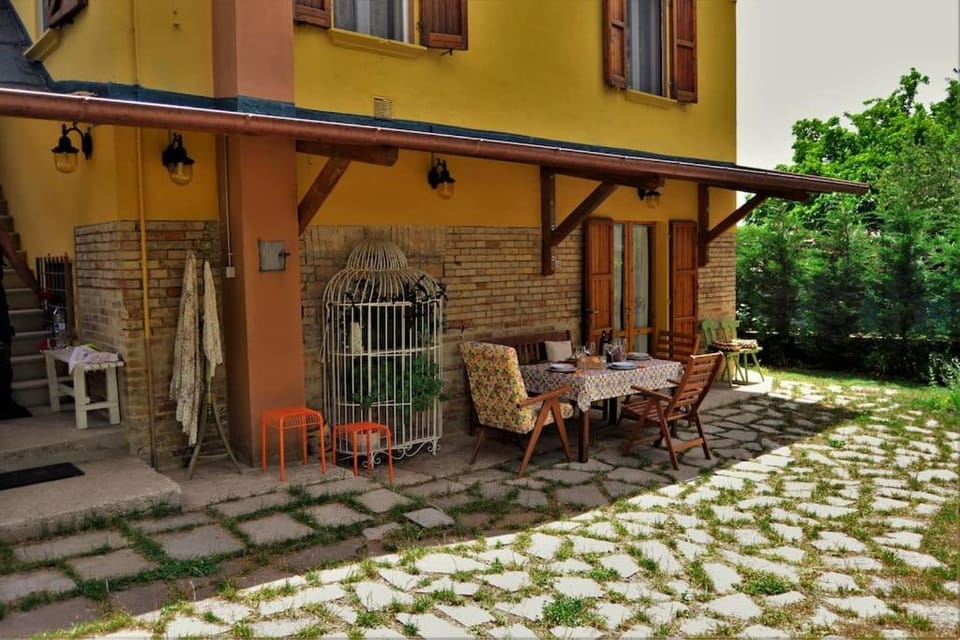 Patio, Spring, Day
