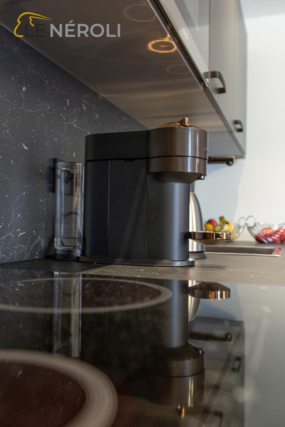 Coffee/tea facilities, minibar, stove