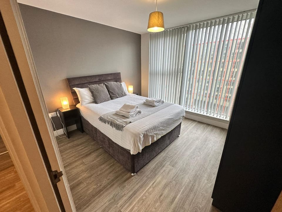 Bed, Bedroom, towels