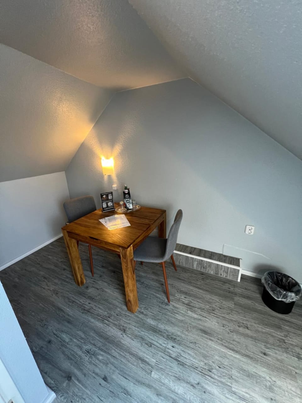 Seating area, Dining area