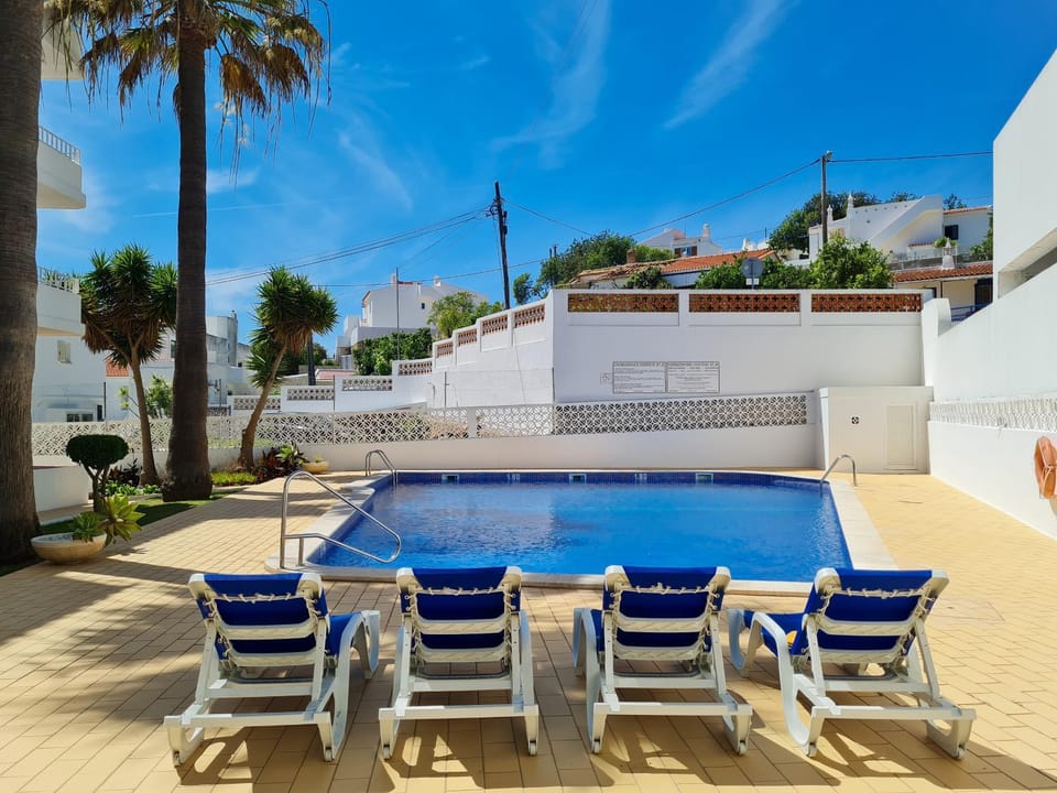 Property building, Pool view, Swimming pool, Swimming pool, sunbed