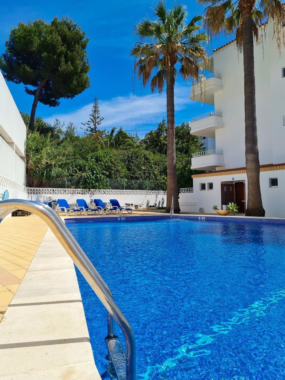 Property building, Pool view, Swimming pool, Swimming pool, sunbed