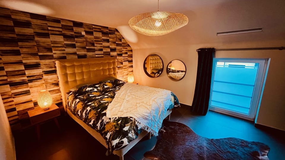 Photo of the whole room, Bedroom