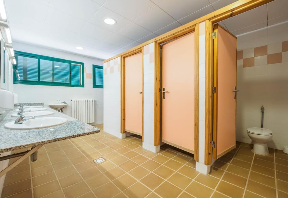 Shower, Toilet