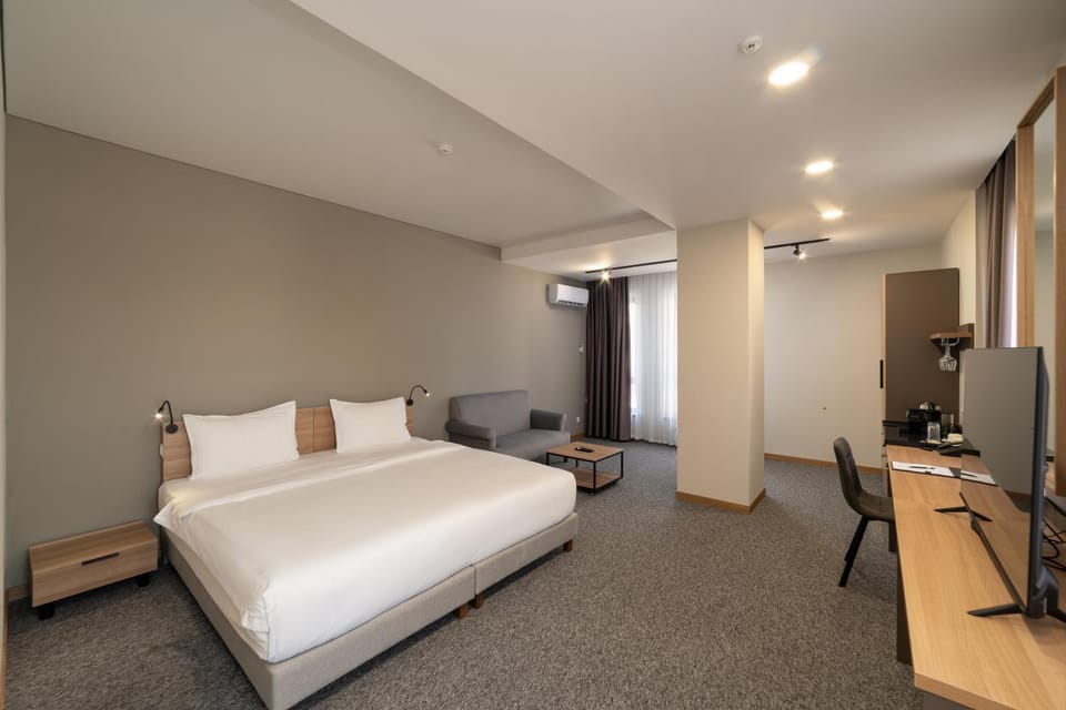 Bed, Seating area, Bedroom