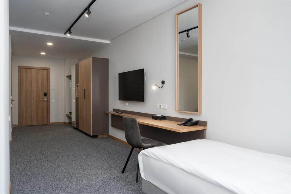 Communal lounge/ TV room, Photo of the whole room, wardrobe