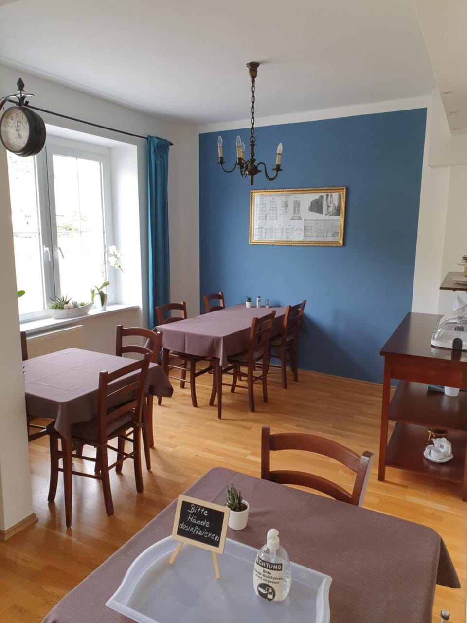 Communal lounge/ TV room, Seating area, Dining area