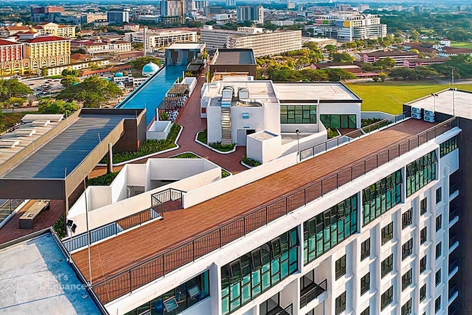 Property building, Day, Neighbourhood, Bird's eye view, Balcony/Terrace, City view, Street view, Location