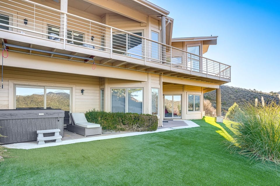 Prescott Gem: Hot Tub & Mtn Views, 7 Mi to Dtwn House in Prescott Valley