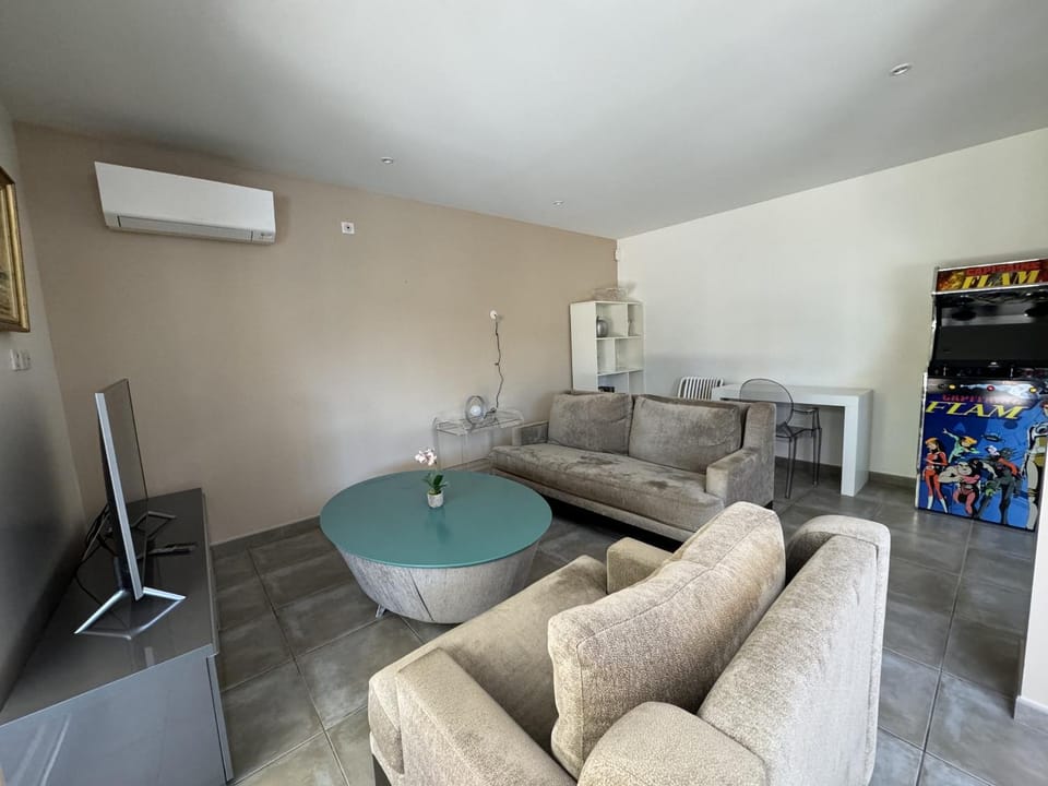 Communal lounge/ TV room, Living room