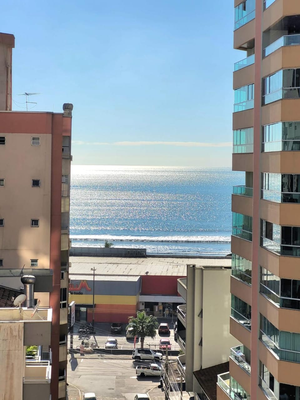 3 suítes grandes, 4 garagens, Vista mar, ótima localização a 2 minutos do mar em Meia Praia - Itapema Apartment in Porto Belo