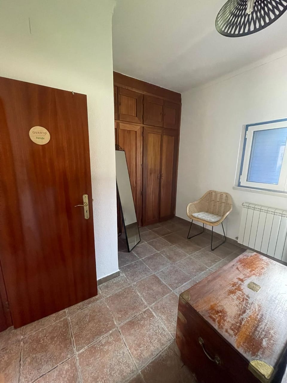 Photo of the whole room, Bedroom, wardrobe