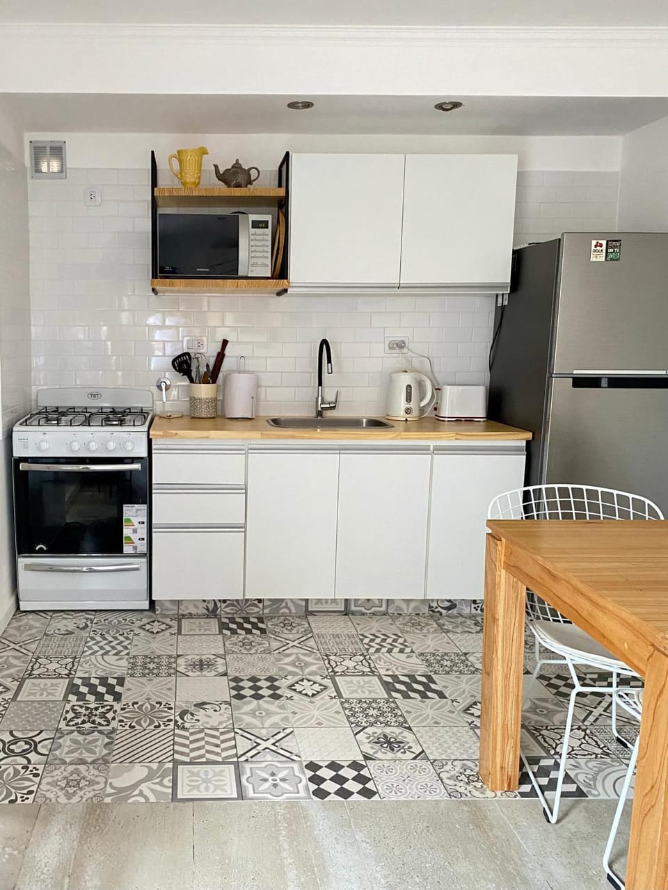 Kitchen or kitchenette
