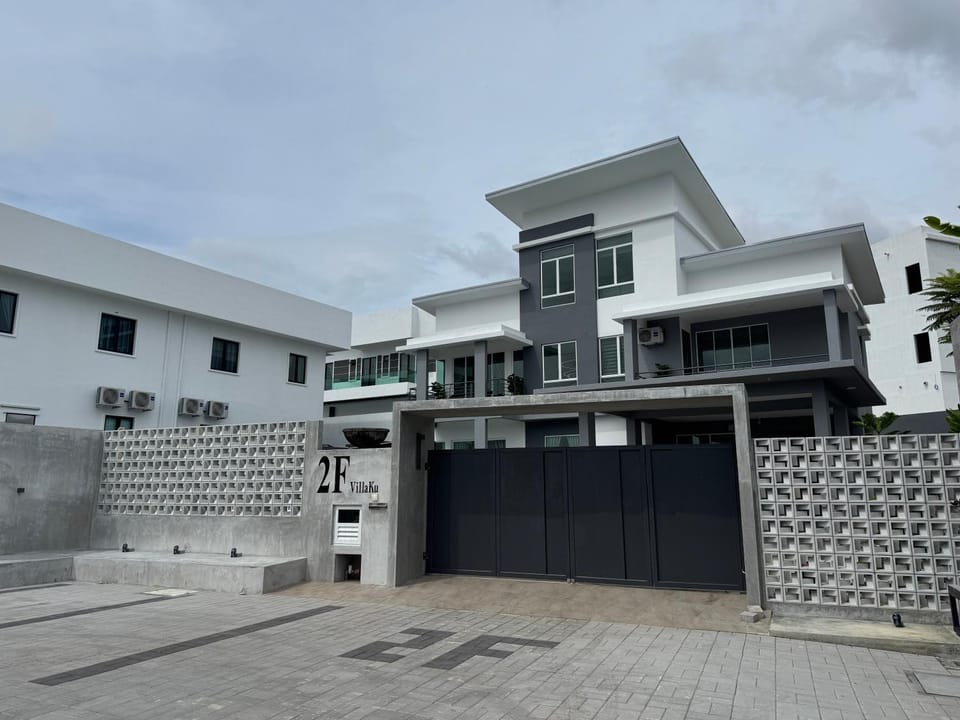 Private Pool Retreat, Langkawi Villa w/ Karaoke by Zervin Villa in Kedah