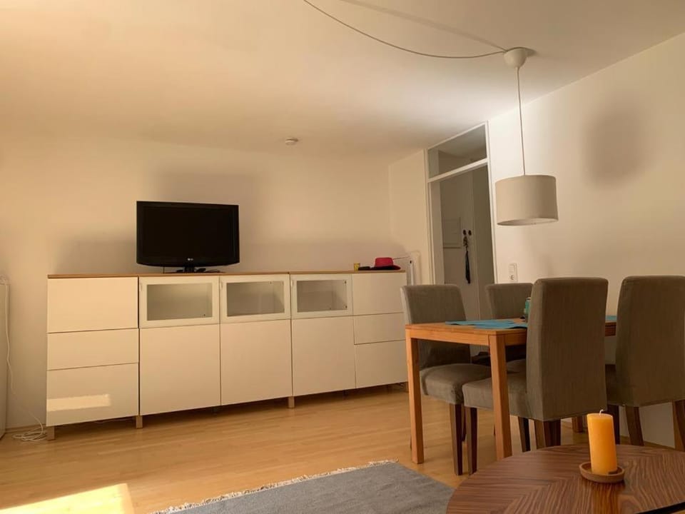 Communal lounge/ TV room, TV and multimedia, Living room, Dining area, Evening entertainment