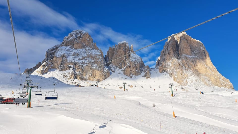 Nearby landmark, Day, Winter, Mountain view