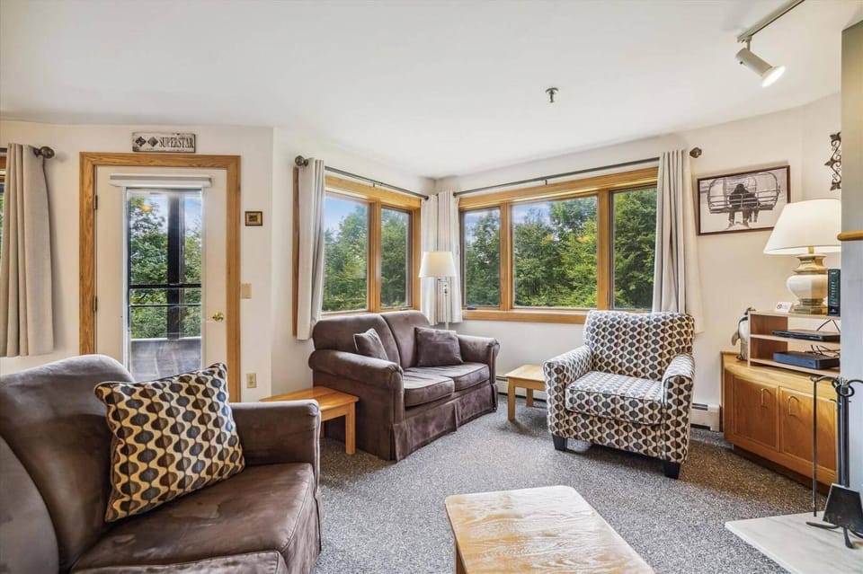 Highridge Condo Unit B16 House in Mendon