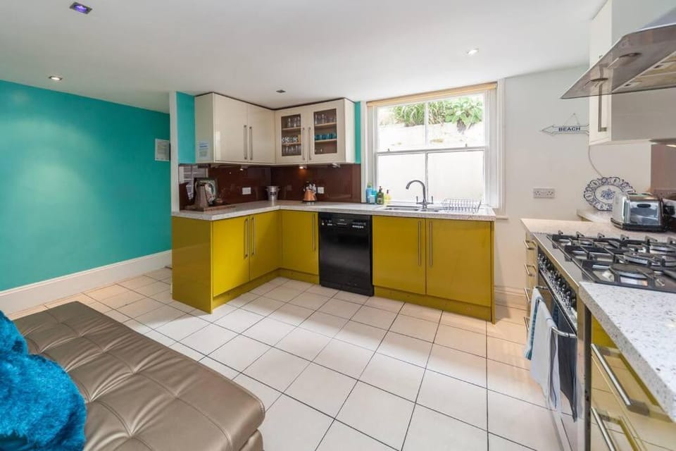 Kitchen or kitchenette, dishwasher, pet friendly, stove