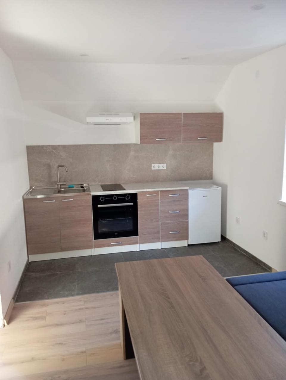 Kitchen or kitchenette, oven, stove