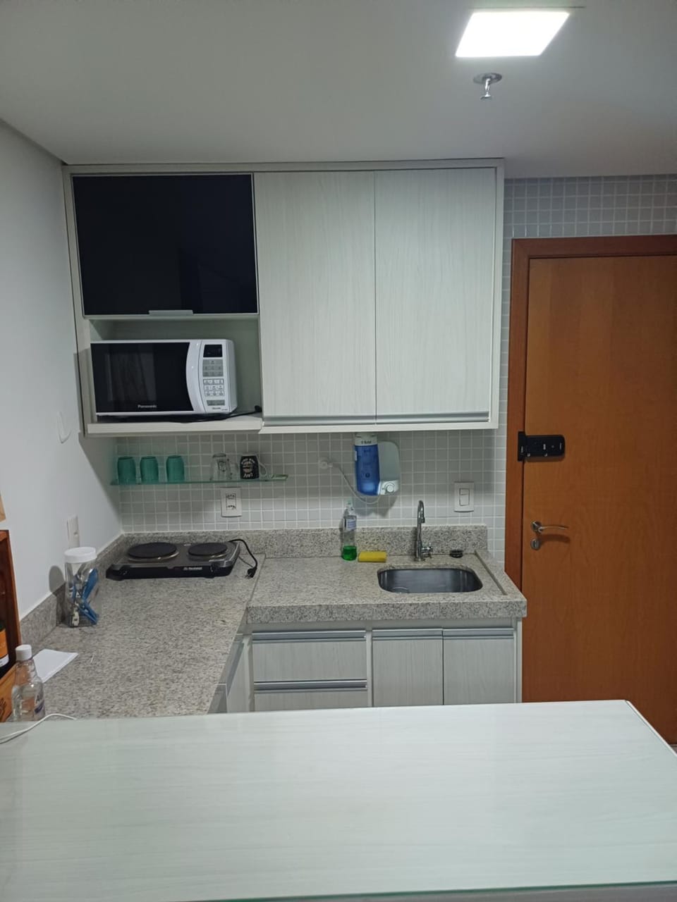 minibar, stove
