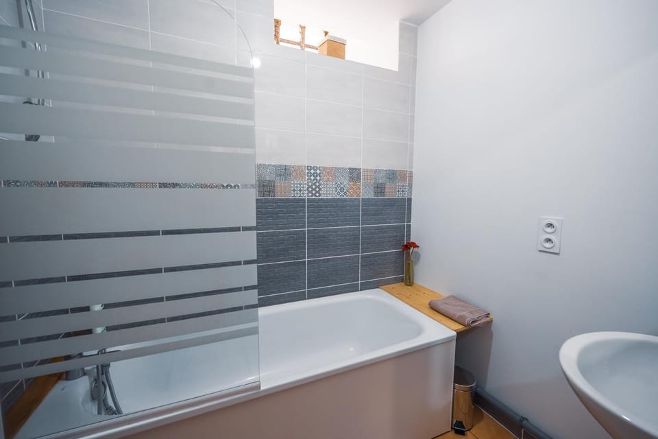 Bathroom, Bath
