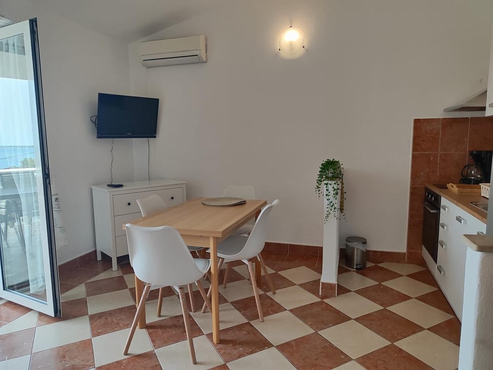 Living room, Dining area, kitchen