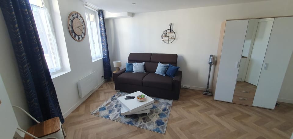 Bed, Living room, Seating area, wardrobe